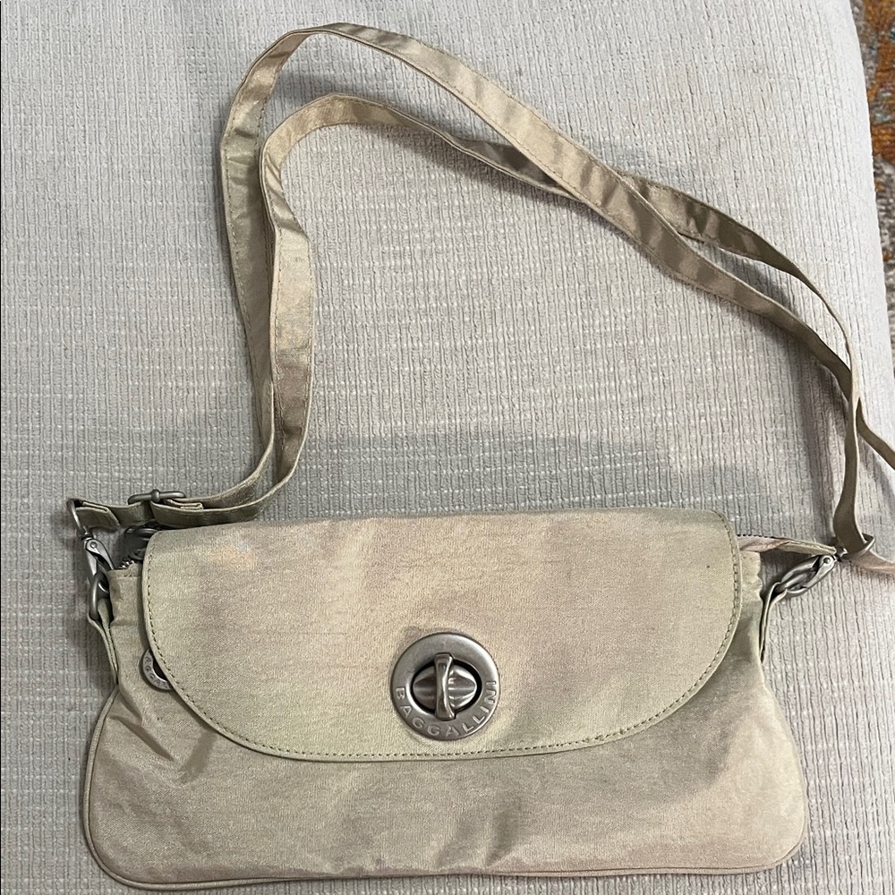 Barley used Baggallini Clutch Crossbody Handbag beige khaki Nylon great hardware